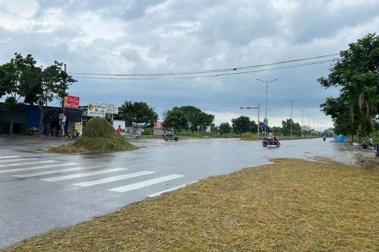 Thái Nguyên: Không sử dụng lòng đường để phơi nông sản, ảnh hưởng đến ATGT