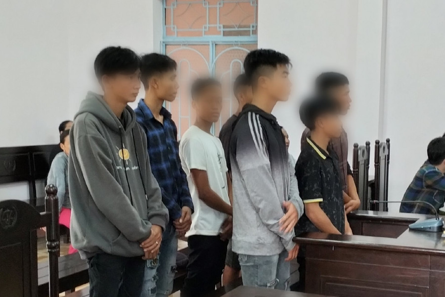 Nhóm thanh thiếu niên dùng hung khí giải quyết mâu thuẫn lĩnh án