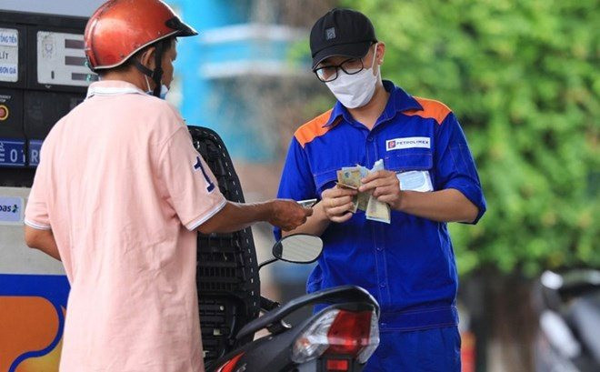 Đại lý bán lẻ xăng dầu chỉ được ký hợp đồng làm đại lý bán lẻ cho tối đa 3 thương nhân