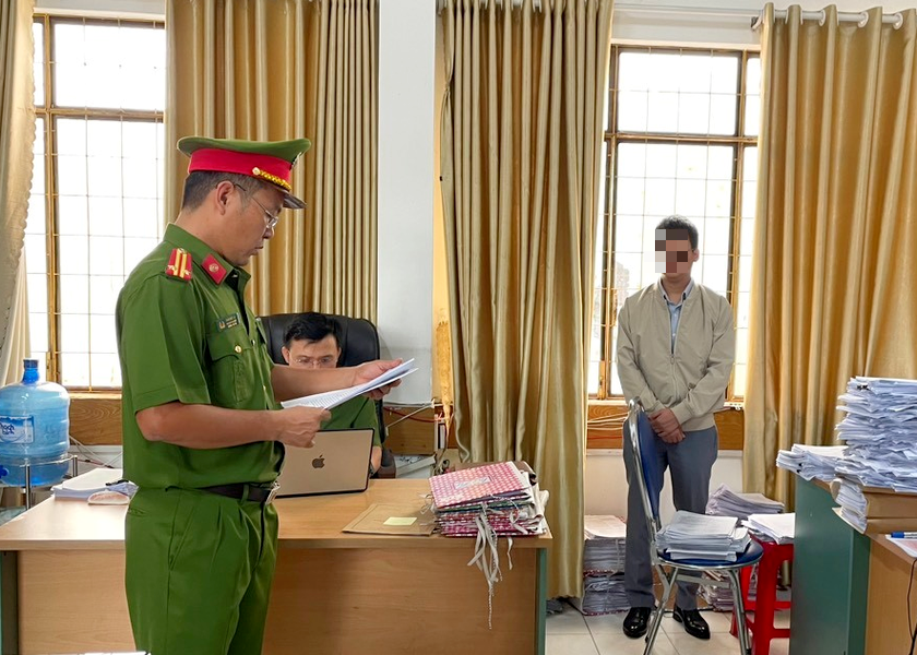 Nhận hối lộ, một nhân viên Văn phòng đăng ký đất đai bị khởi tố
