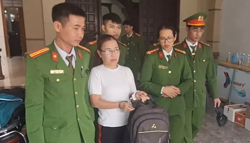 Xúc phạm người khác trên mạng, cựu giáo viên bị bắt giữ