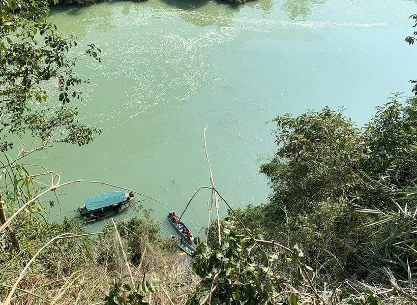Tài xế và xe bị chìm ở hồ thủy điện sông Chảy 6