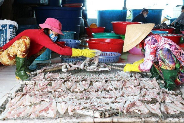 Làng nghề cá khô Vàm Láng nhộn nhịp sản xuất phục vụ Tết Nguyên Đán