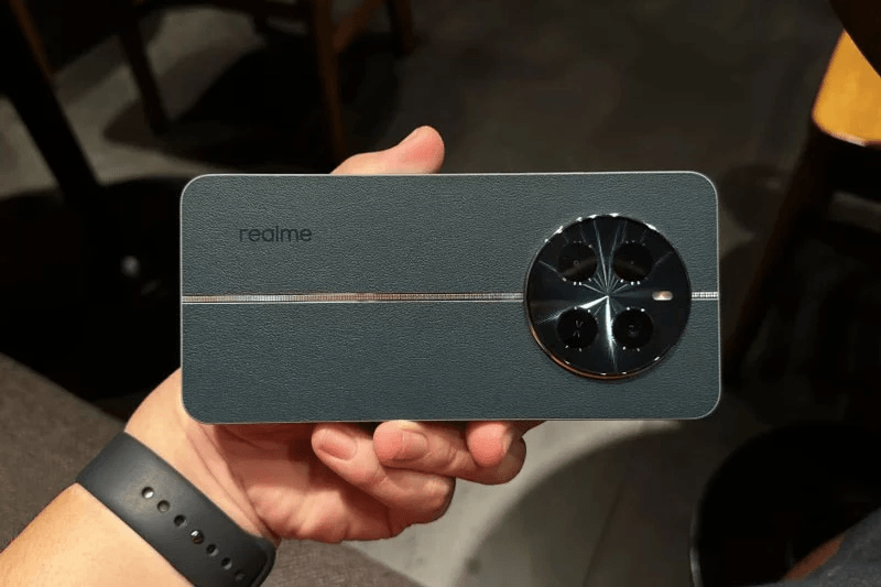 Realme 12 Plus 5G: Smartphone chống nước, cấu hình khủng, giá gần 7 triệu đồng