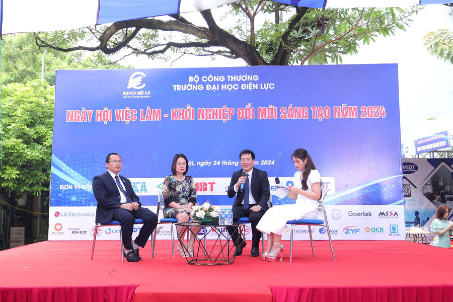 Chắp cánh ước mơ trong Ngày hội việc làm Trường Đại học Điện lực