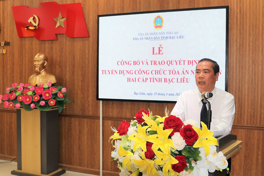Trao quyết định tuyển dụng công chức Tòa án tỉnh Bạc Liêu