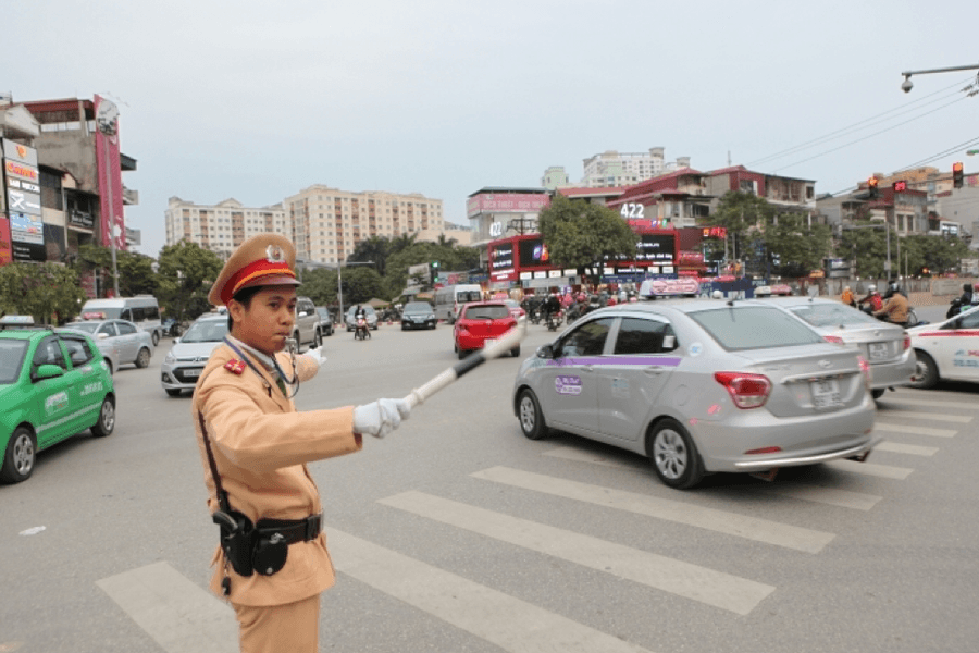 Hà Nội phân luồng giao thông từ xa để giảm ùn tắc