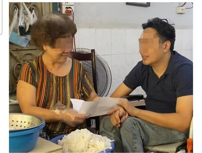 Xử phạt TikToker "bị đuổi khỏi quán phở vì ngồi xe lăn"