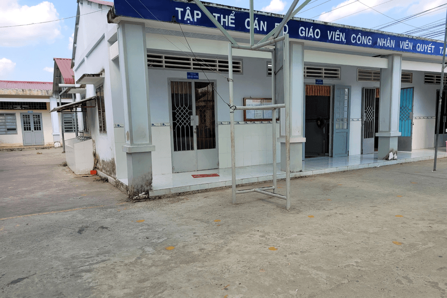 Hành hung thầy giáo vì nghi ngoại tình với vợ mình