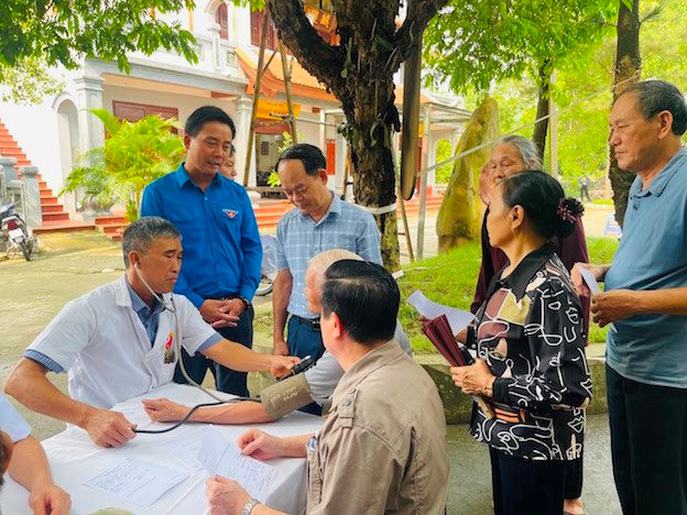 300 cựu thanh niên xung phong, cựu chiến binh khám, chữa bệnh miễn phí
