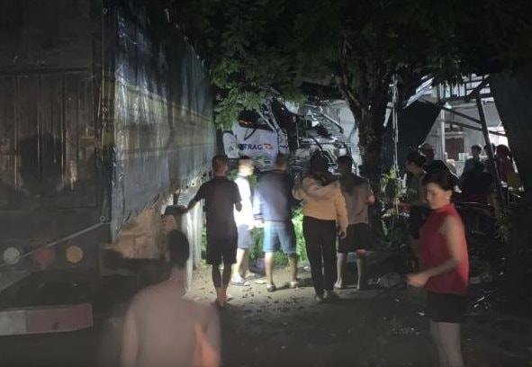Bắt khẩn cấp lái xe có nồng độ cồn kịch khung gây tai nạn khiến 8 người thương vong