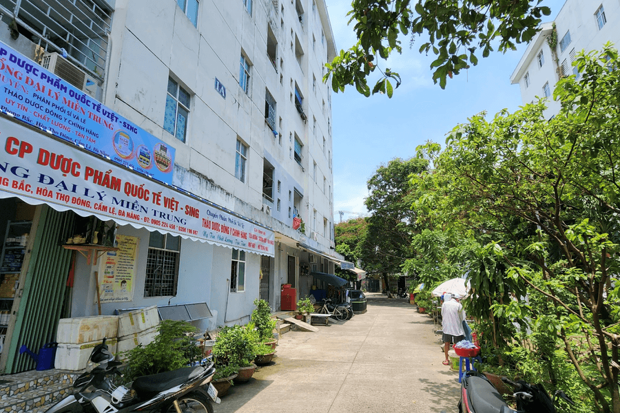 Học sinh nhảy lầu chung cư sau tin nhắn cho mẹ