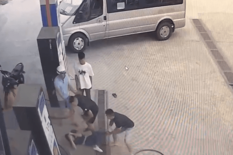 Điều tra vụ người đàn ông bị đánh hội đồng tại cây xăng