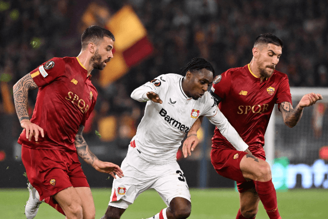 Leverkusen vào chung kết Cúp C2 Châu Âu theo cách khó tin