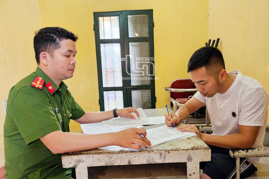 Đã vi phạm còn ngang nhiên xé tài liệu của Công an