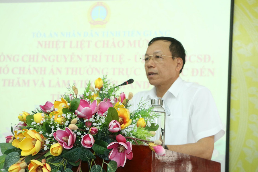 Phó Chánh án Thường trực TANDTC làm việc với Tòa án tỉnh Tiền Giang