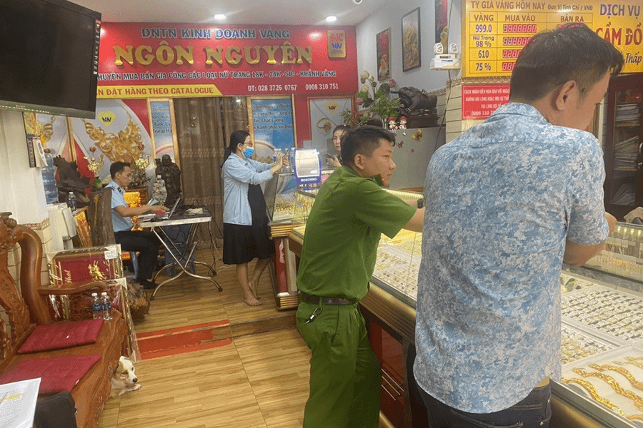 Tạm giữ 719 nhẫn, dây chuyền, lắc đeo tay không rõ nguồn gốc