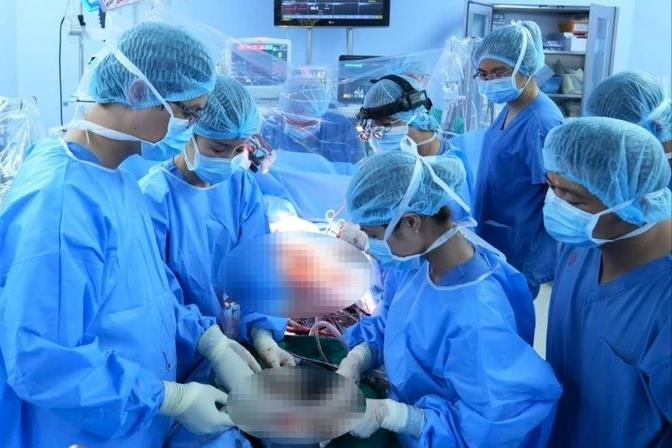 Việt Nam lần đầu ghép tim thành công cho bệnh nhân từng cấy tim nhân tạo