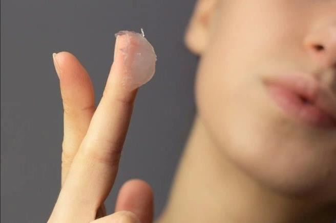 Đình chỉ lưu hành, thu hồi toàn quốc sản phẩm Sáp nẻ Vaseline