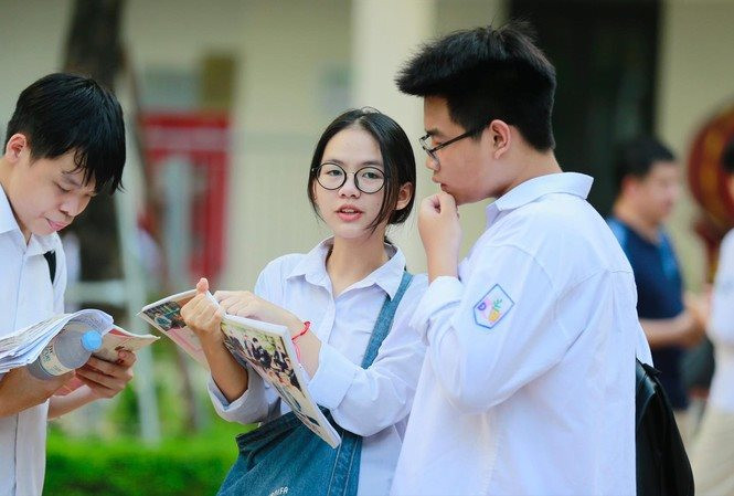 Thủ đô xét duyệt điểm trúng tuyển bổ sung vào lớp 10