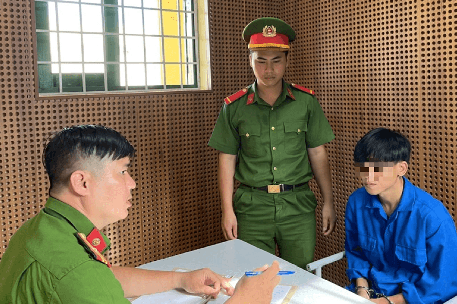 Vừa ra trại lại vô do mượn xe bán lấy tiền chơi game