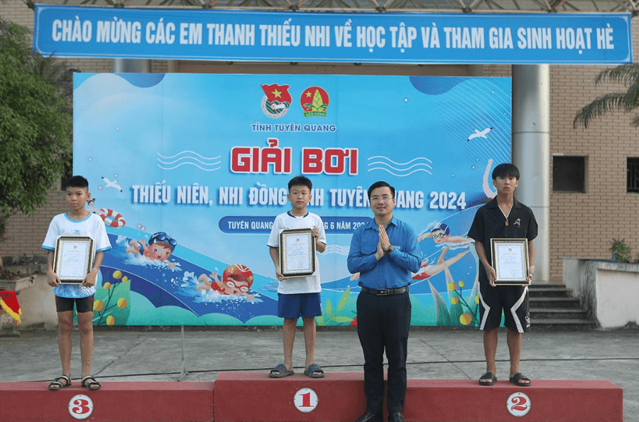 Tuyên Quang: Hơn 200 vận động viên tham gia giải bơi thiếu niên, nhi đồng