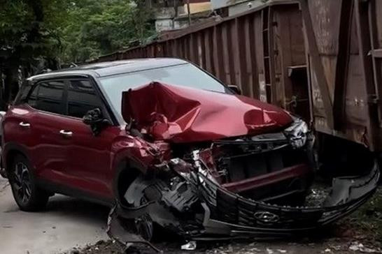 Vụ ôtô bị tàu hỏa tông văng: Chủ xe có được bảo hiểm đền bù?