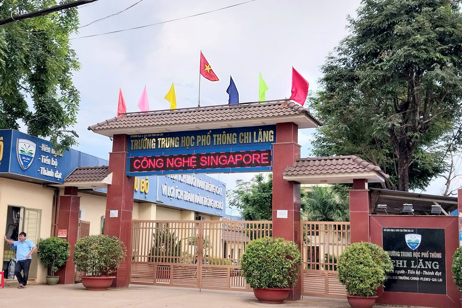 19 học sinh lớp 12 nhập viện sau bữa ăn tại trường