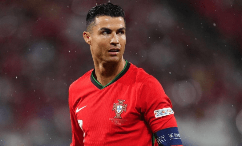 Ronaldo nhận chỉ trích trong trận đấu giữa Bồ Đào Nha và Cộng hòa Séc