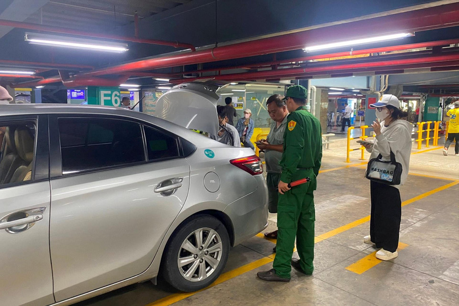 Sân bay Tân Sơn Nhất chấn chỉnh hoạt động vận tải hành khách ô tô
