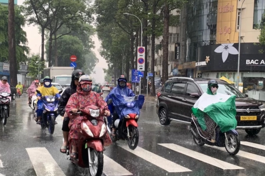 Hôm nay (19/6), Bắc Bộ mưa dông, biển động trên diện rộng