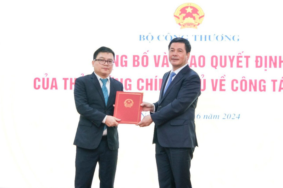 Thủ tướng bổ nhiệm 2 Thứ trưởng, Phó Chủ tịch Hội đồng tiền lương Quốc gia