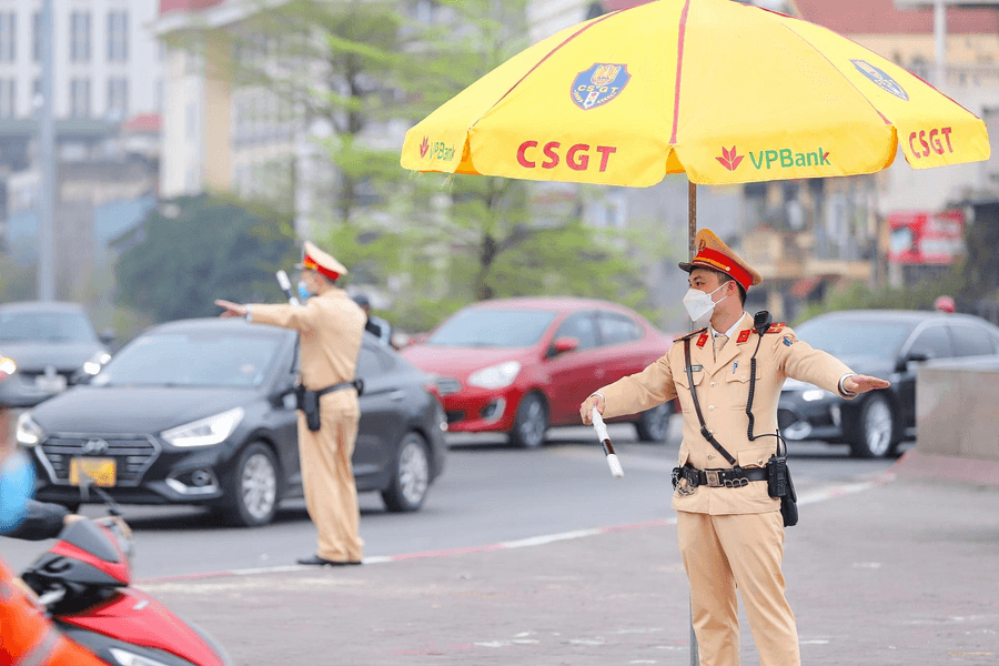 Cảnh sát giao thông được quyền yêu cầu dừng xe khi nào?