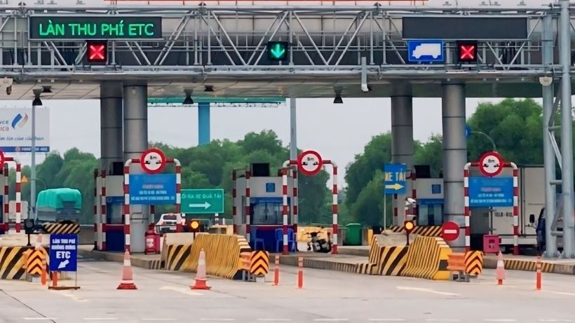 Xe hết tiền tài khoản ETC vẫn chạy vào 4 tuyến cao tốc