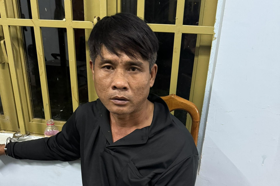Đi trộm thấy con chủ nhà liền khống chế hiếp dâm
