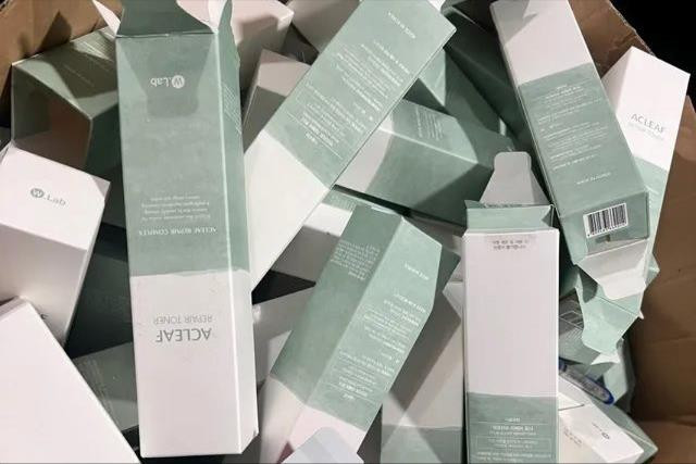 Hà Nội: Bắt quả tang cơ sở "hô biến" 20 tấn mỹ phẩm hết hạn thành hàng mới