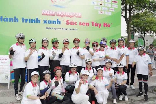7.000 người tham gia ngày hội đạp xe Hành trình xanh “Sắc Sen Tây Hồ”