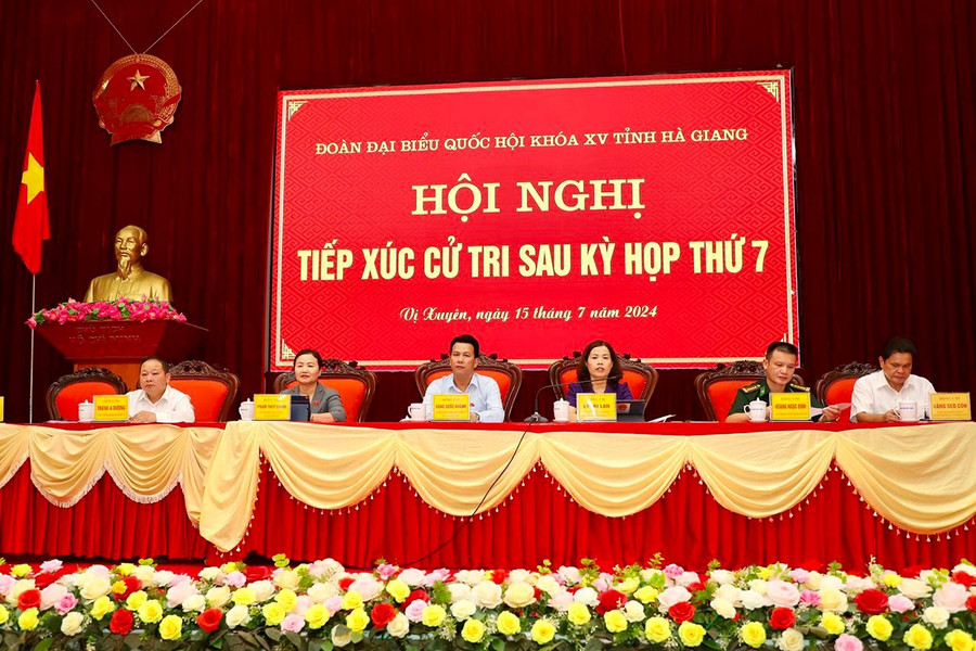 Đoàn đại biểu Quốc hội Hà Giang tiếp xúc cử tri