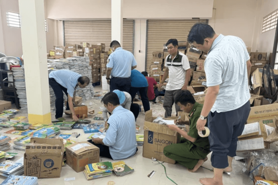 Phát hiện gần 80.000 cuốn sách giáo khoa giả