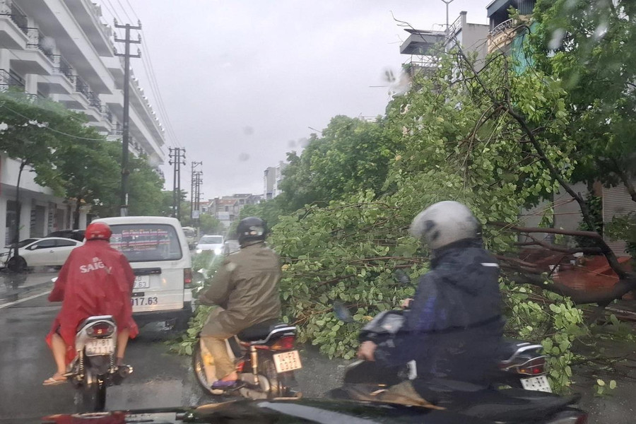 Bão Prapiroon suy yếu thành áp thấp nhiệt đới
