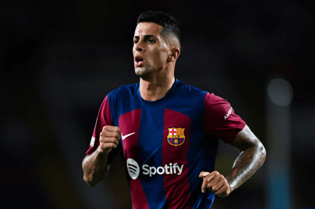 Barcelona sẽ không chiêu mộ hậu vệ Cancelo
