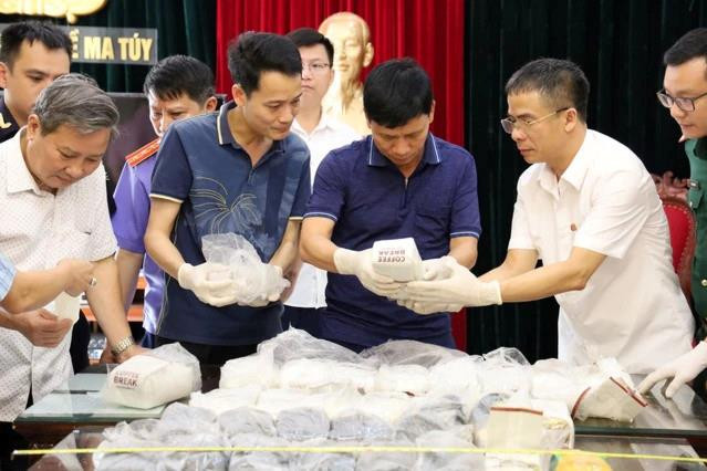 Triệt phá đường dây ma túy xuyên quốc gia, thu 34 kg ma túy đá