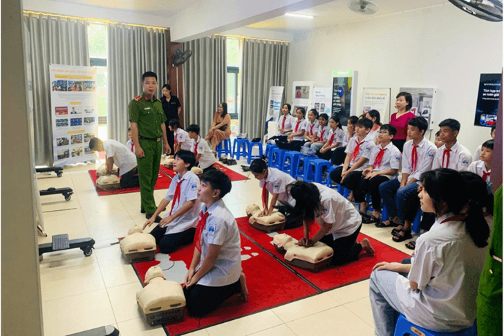 Thực hành trải nghiệm phòng cháy, chữa cháy và cứu nạn, cứu hộ