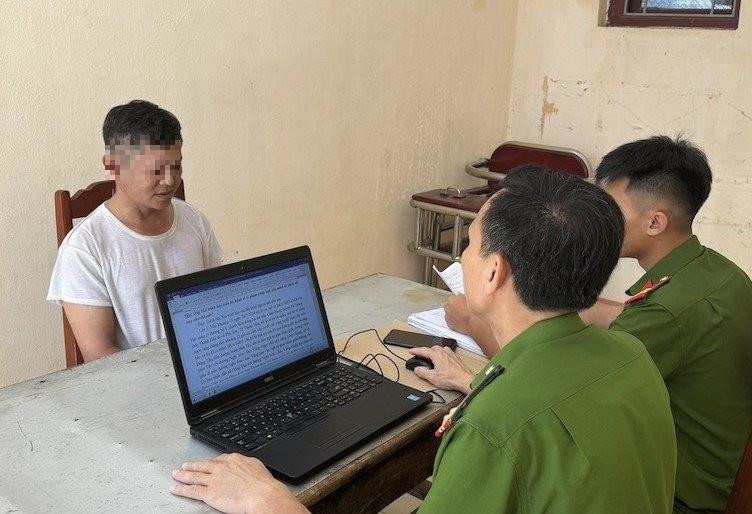 Hạt phó Quản lý đường bộ trộm biển báo giao thông