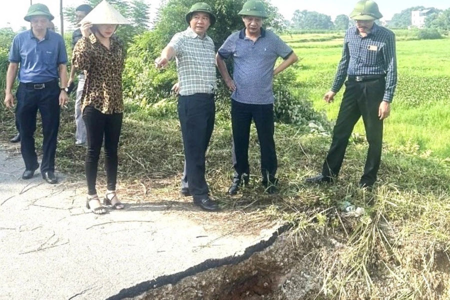 Sập cống tiêu úng, đê hữu Cầu hư hỏng nghiêm trọng