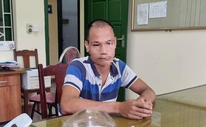 Cháu trai bị dượng treo lên xà nhà đánh đập