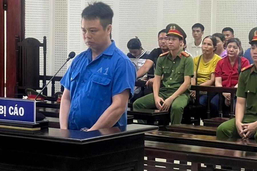 Chồng sát hại vợ khi chứng kiến "ả nghỉ với nhân tình"