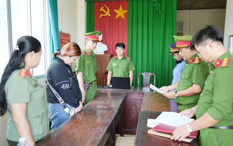 Không có chức năng xuất khẩu lao động vẫn nhận tiền để làm