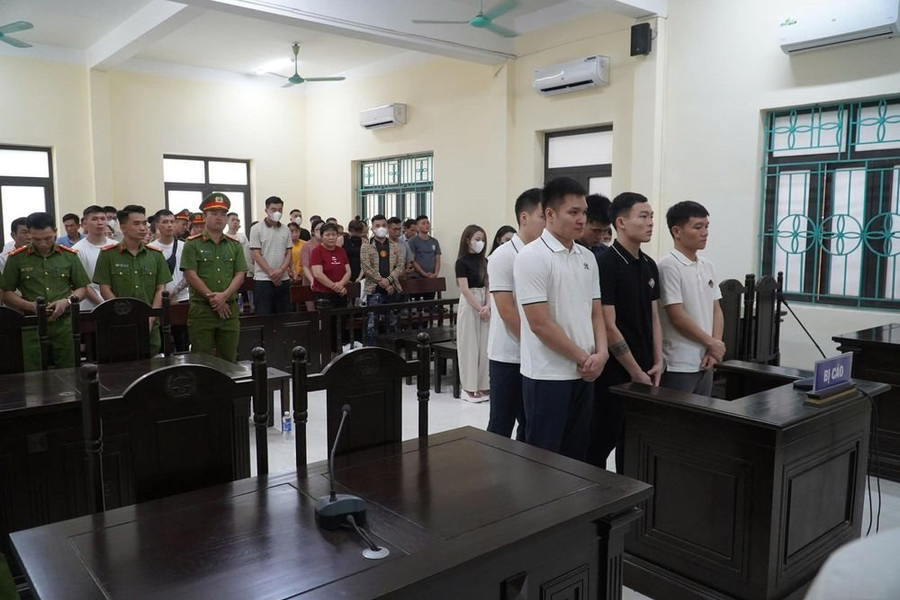 Hoãn xét xử 5 cựu cầu thủ bóng đá về tội sử dụng ma túy