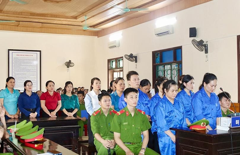 18 bị cáo "rút ruột" quỹ phát triển phụ nữ huyện lĩnh án